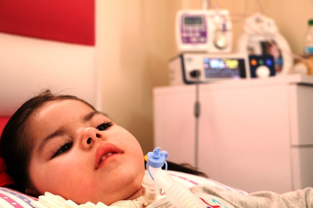 SMA hastası Arife 4 dozluk ilaç desteğiyle yaşama tutundu