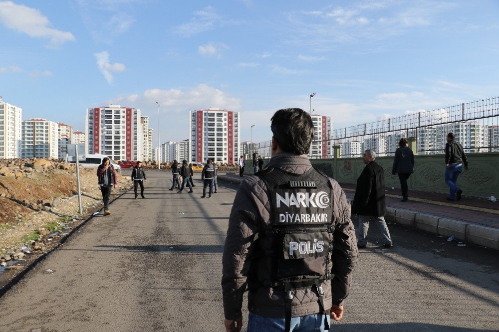 Diyarbakır’da okul çevrelerinde narkotik denetimi