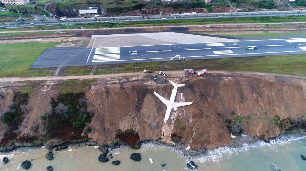 Trabzonlu ‘Rambo Halit’ pisten çıkan uçağın denize yuvarlanan motorunu çıkartmak için izin istiyor