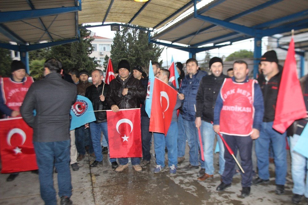 Türk Metal Sendika üyesi işçilerin protesto eylemi