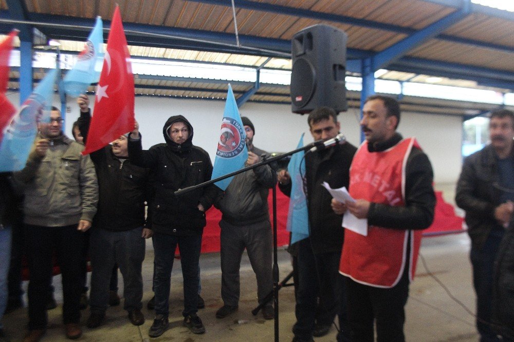 Türk Metal Sendika üyesi işçilerin protesto eylemi