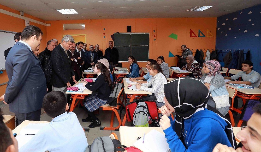 Başkan Karaosmanoğlu: ‘’Eğitimle yakından ilgileniyoruz’’