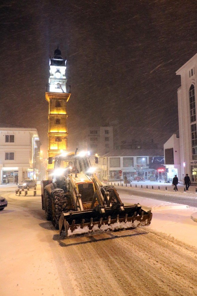 Yozgat’ta kar yağışı gece boyunca etkisini sürdürdü