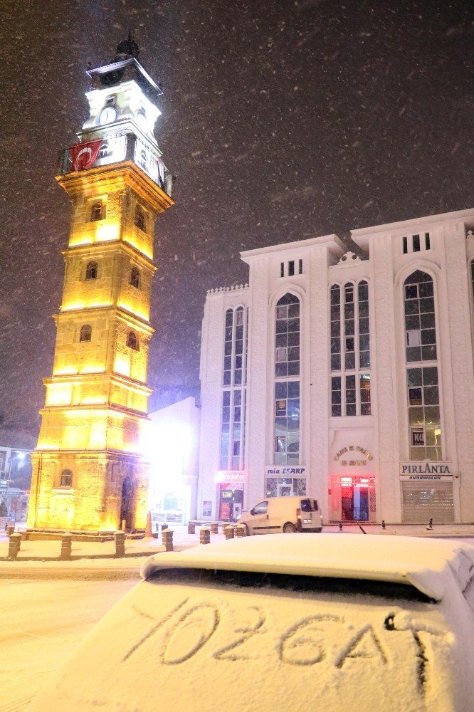 Yozgat’ta kar yağışı gece boyunca etkisini sürdürdü