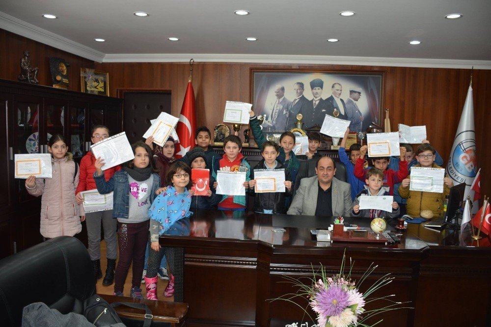 Başkan Demirtaş’tan öğrencilere karne hediyesi