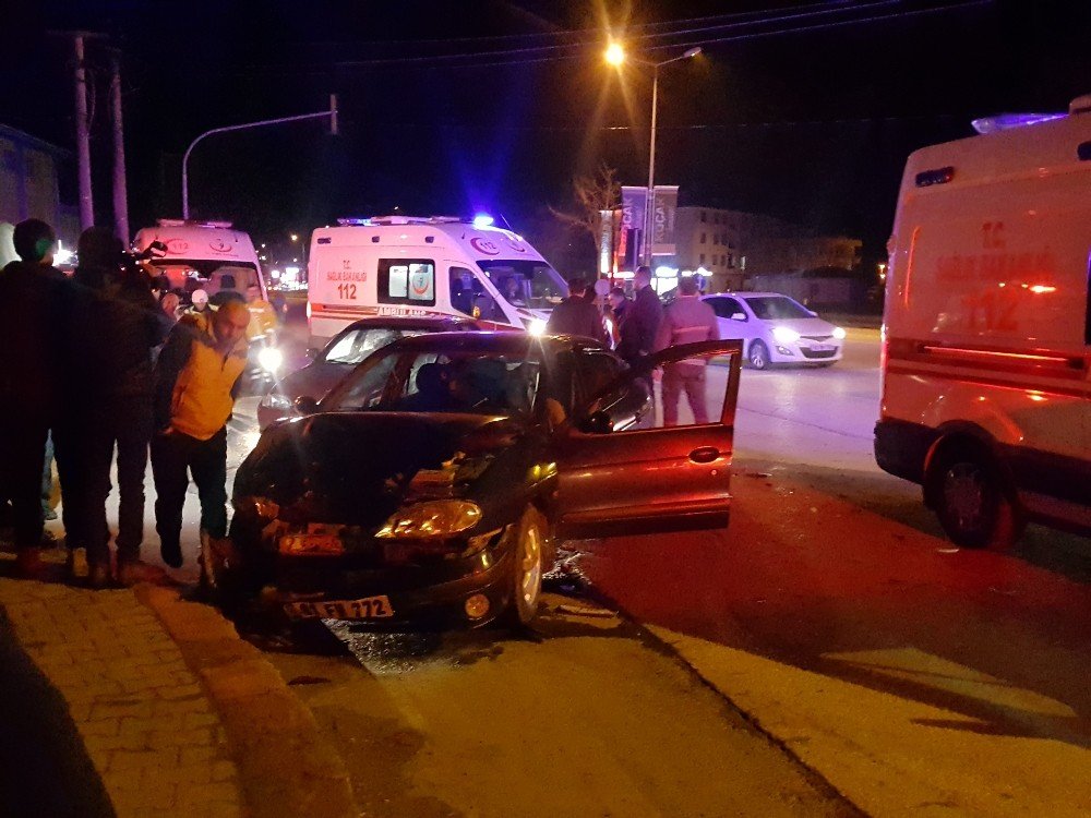 Kırmızı ışık ihlali yapan sürücü dehşet saçtı...1’i hamile 7 kişiyi yaraladı