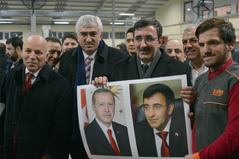AK Parti Genel Başkan Yardımcısı Cevdet Yılmaz, Zafer Medya Ofset tesislerini gezdi