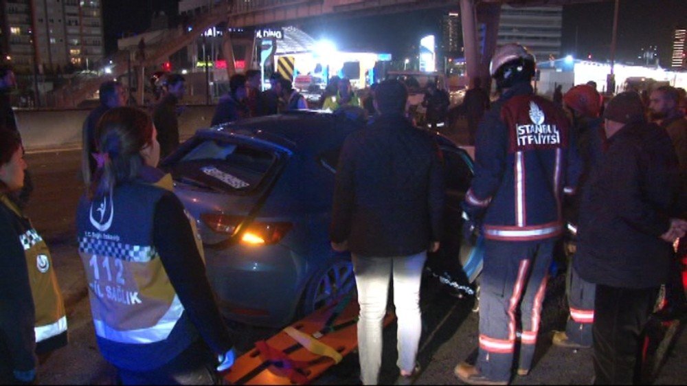 Kadıköy’de zincirleme trafik kazası: 3 yaralı