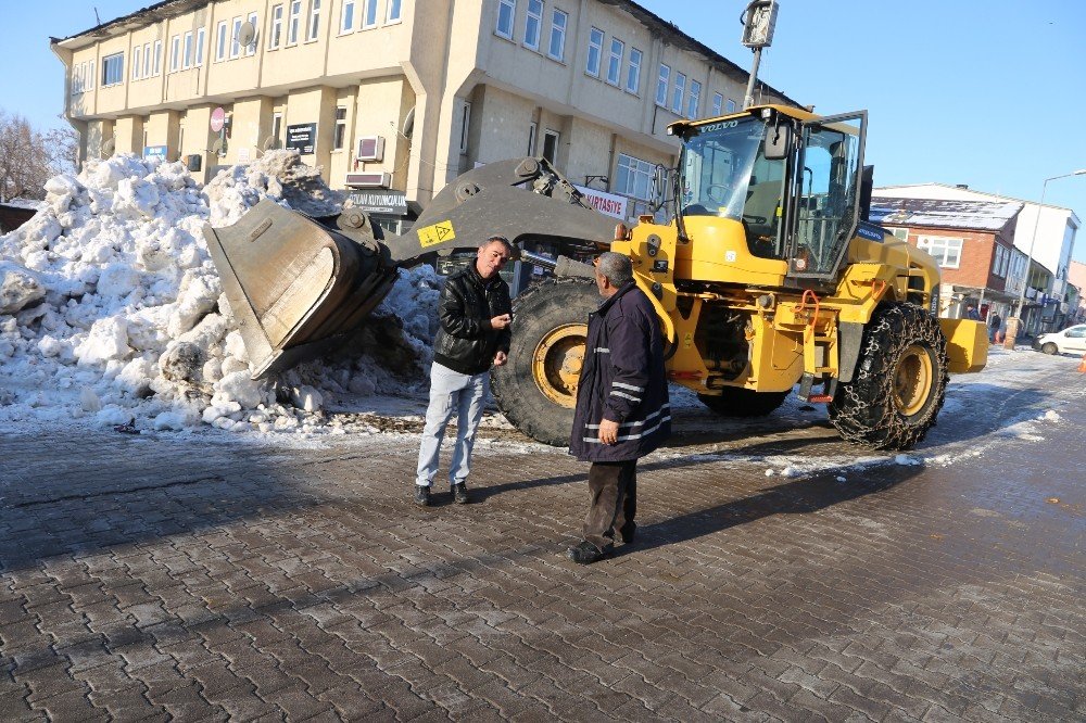 Varto’da karlar ilçe dışına taşınıyor