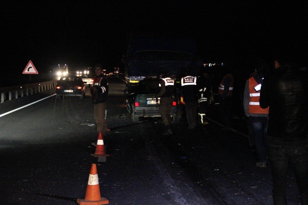 Konya'da otomobil tıra arkadan çarptı: 1 ölü, 1 ağır yaralı