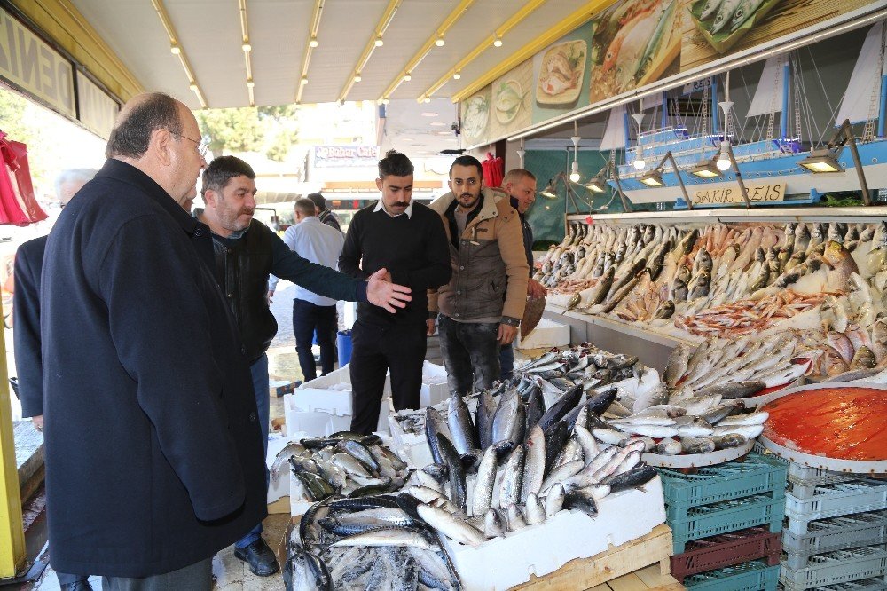 Başkan Özakcan balıkçı esnafıyla bir araya geldi