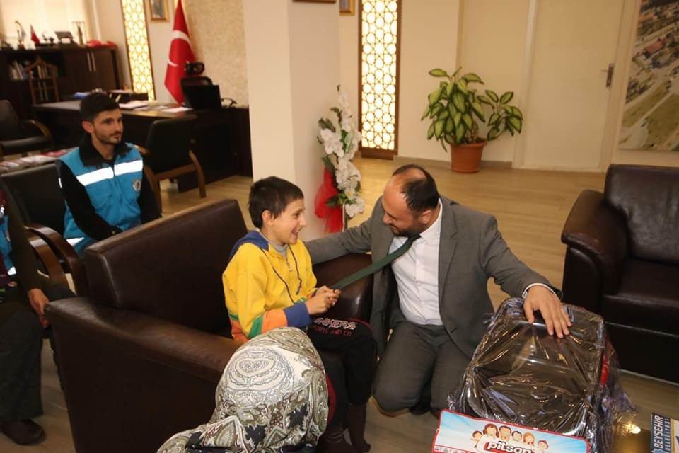 Başkan Özaltun, bedensel engelli Toprak’ı misafir etti