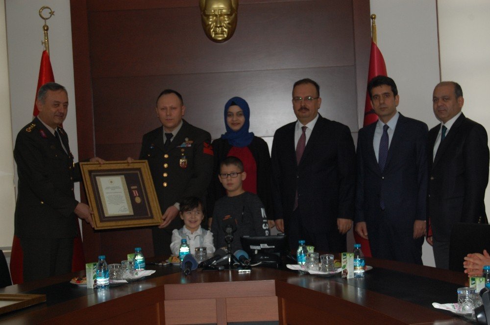 Konya’da şehit aileleri ve gazilere devlet övünç madalyaları verildi