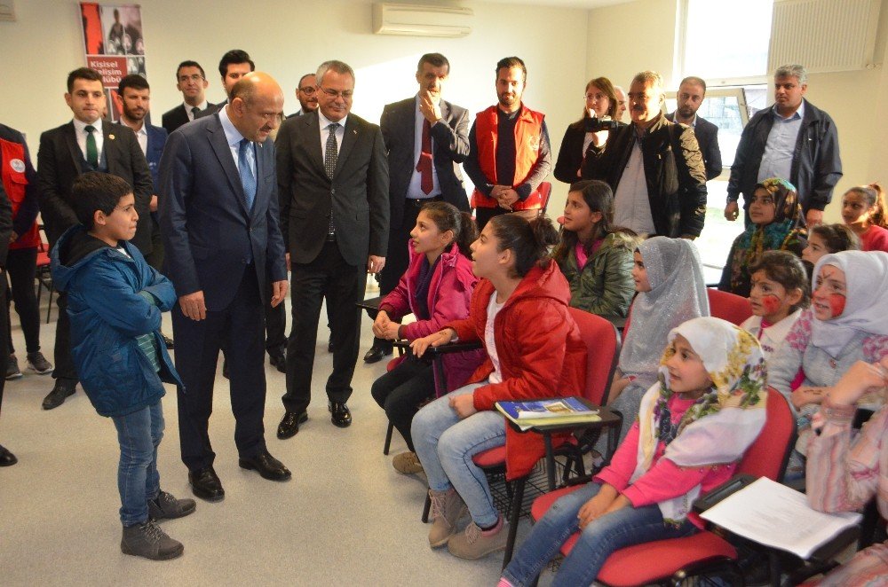Başbakan Yardımcısı Fikri Işık esnafı ziyaret etti