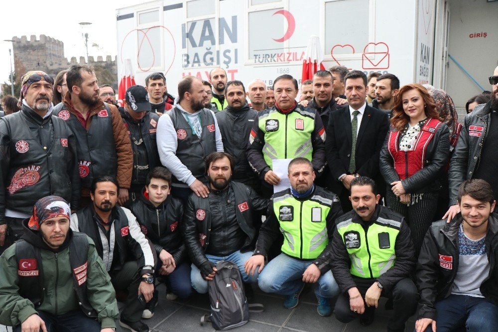 Motosikletçilerden Mehmetçik’e kan bağışı