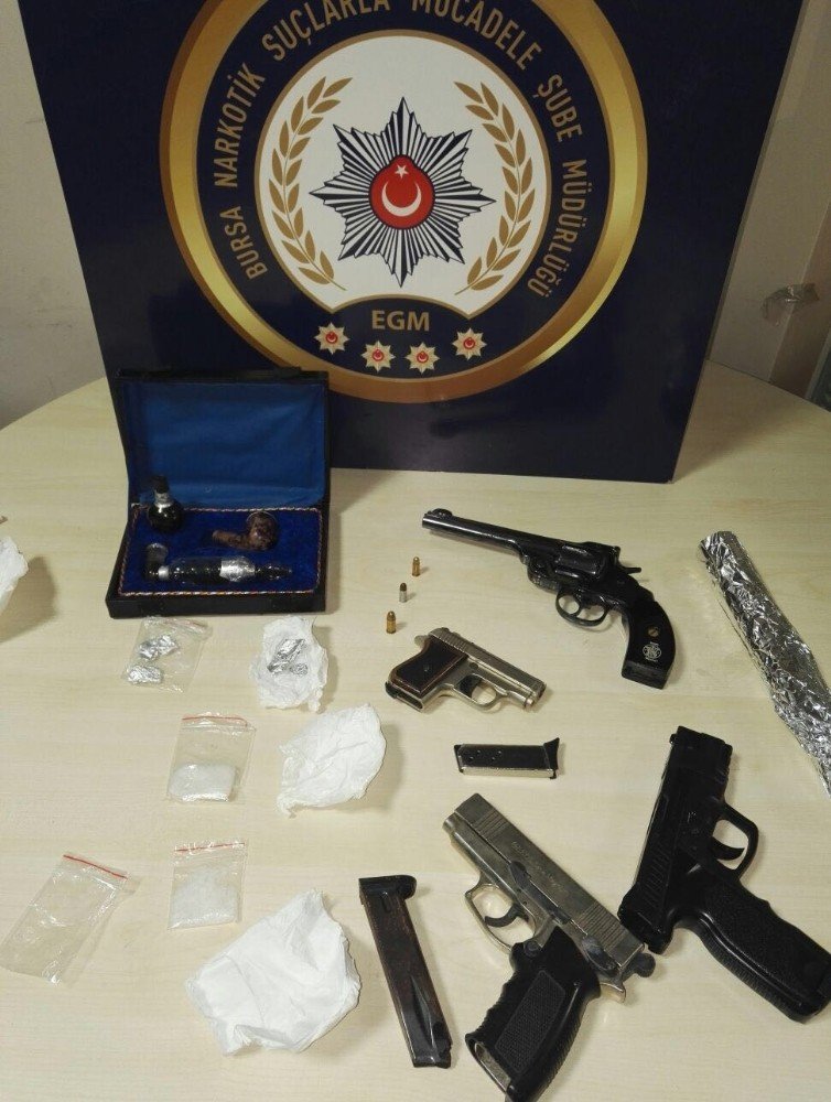 Bursa’da uyuşturucu baskınında 5 gözaltı