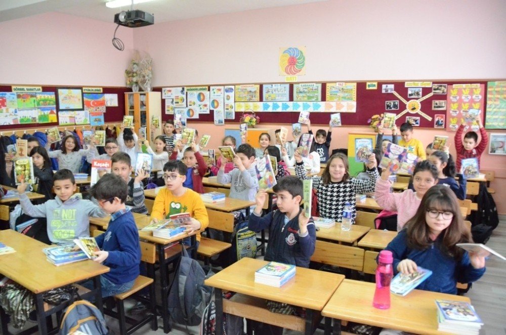 Safranbolu’da öğrencilere 7 bin 500 kitap dağıtıldı