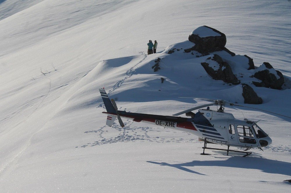 Bakan Osman Aşkın Bak helikopterle Kaçkar Dağları’nın zirvelerine çıktı