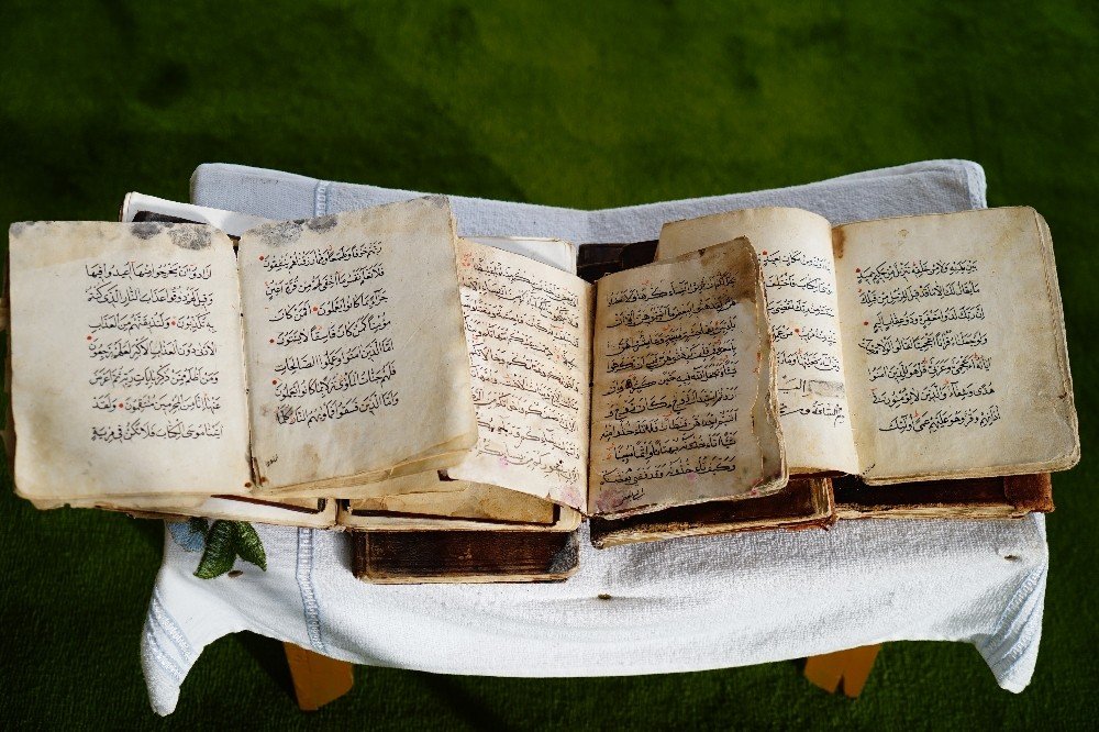 700 yıllık el yazması Kur’an-ı Kerim’ler, büyük ilgi görüyor