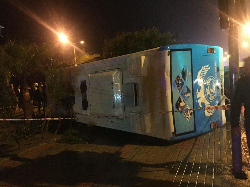 Antalya’da askerleri taşıyan otobüs devrildi: 23 yaralı
