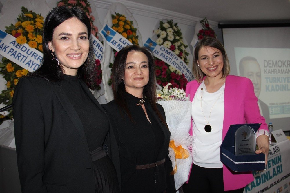 AK Parti Kuşadası Kadın Kolları Başkanlığı’na Arzu Candır Bayraktar seçildi