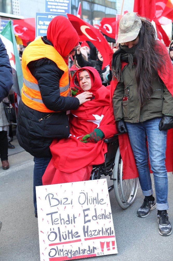 Brüksel’de Zeytin Dalı Harekatı’na destek mitingi