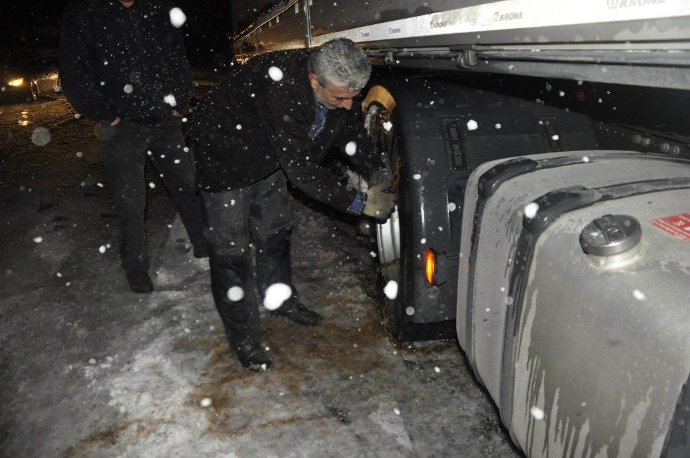 Konya Antalya Karayolunda kar yağışı trafiği olumsuz etkiledi