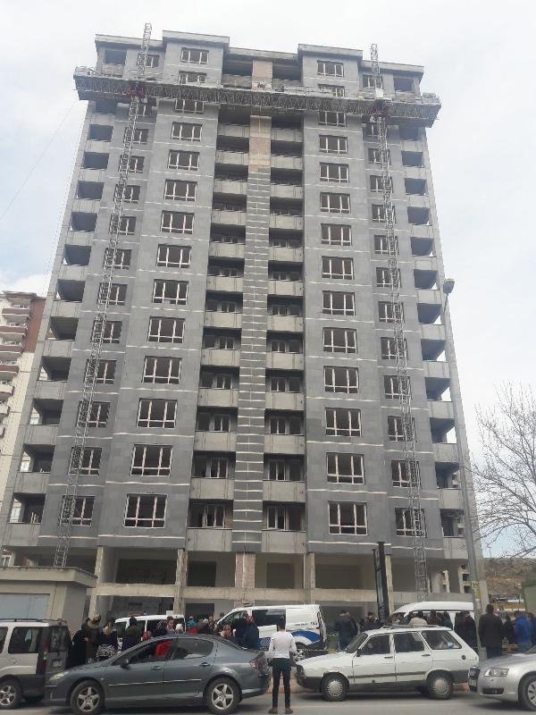 13'üncü kattan düşen inşaat işçisi öldü