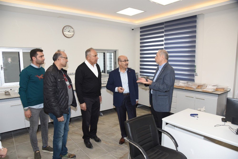 Vali Demirtaş, Adana Ticaret Borsası’nın yeni yerleşkesinde incelemelerde bulundu