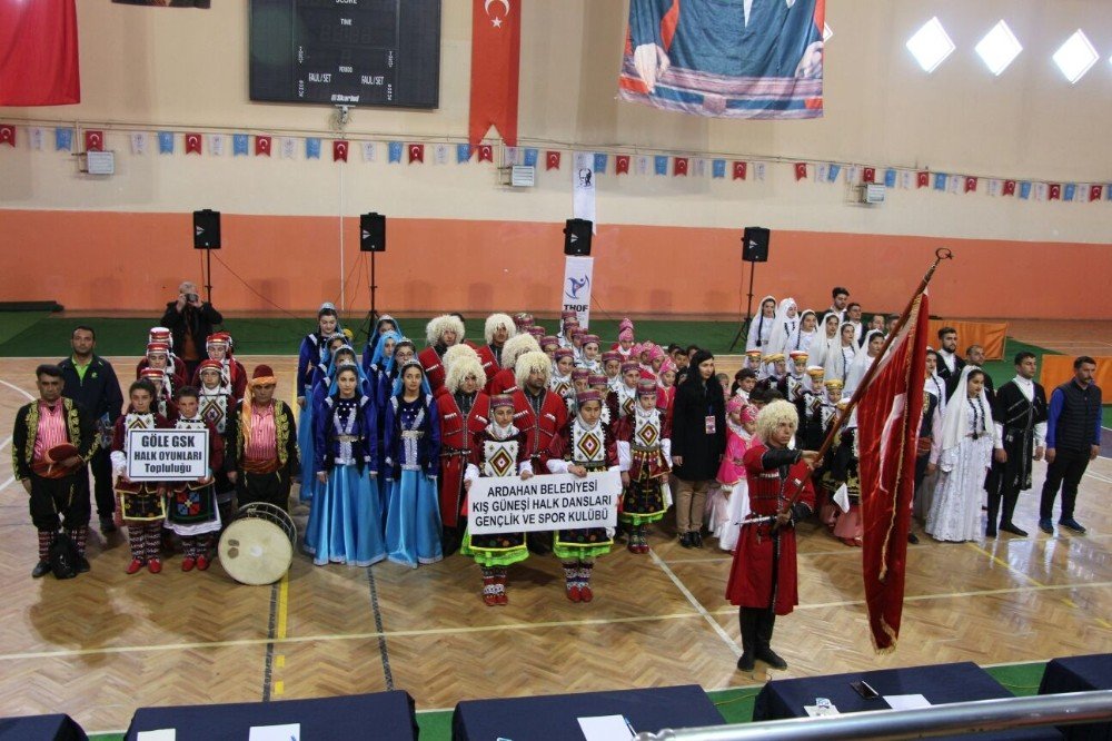 Ardahan Belediyesi Kış Güneşi Halk Dansları İl şampiyonasında birinci oldu