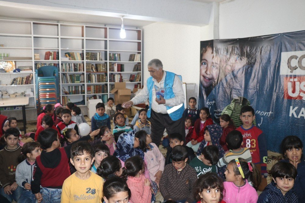 Gaziantep’te Suriyeli yetim çocuklara yardım