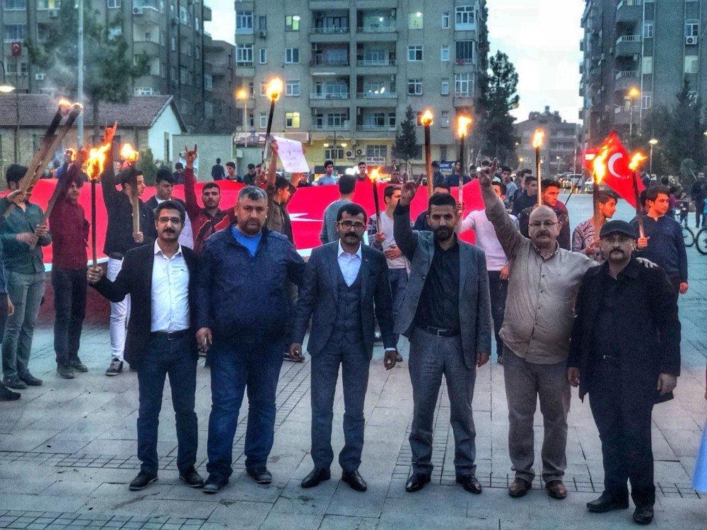 Mardin’de Afrin için meşaleli zafer yürüyüşü