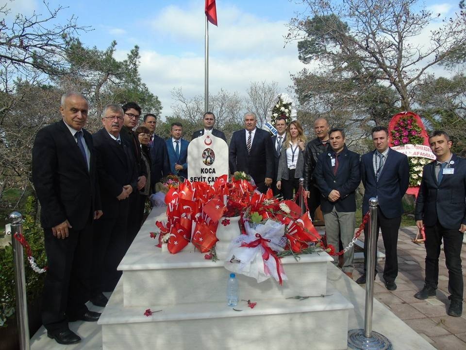 Koca Seyit Havalimanı personeli Koca Seyit’in mezarını ziyaret etti