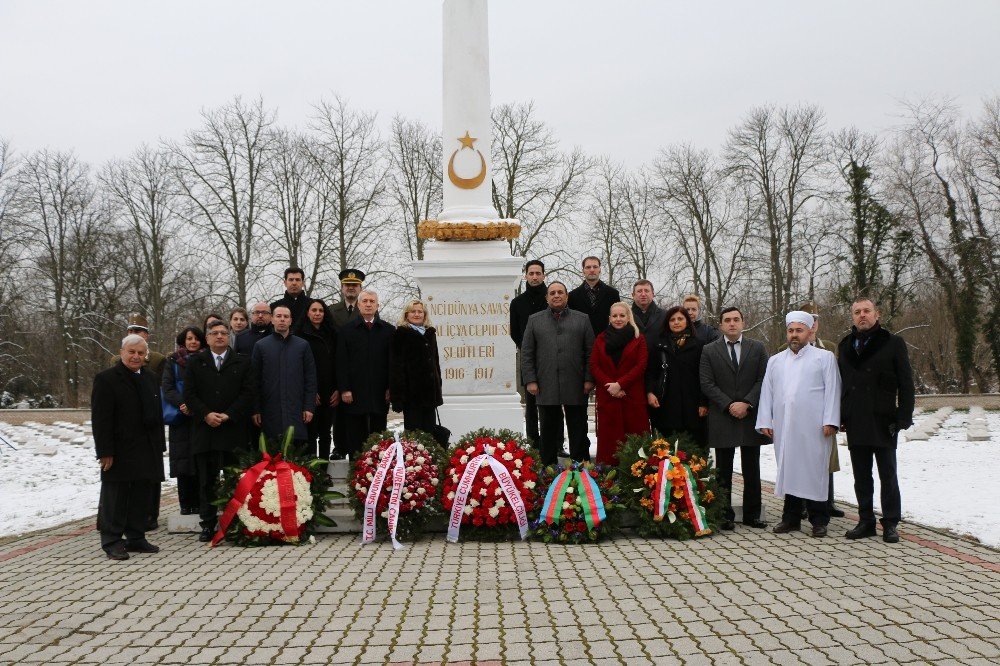 Türk şehitleri Budapeşte’de askeri törenle anıldı
