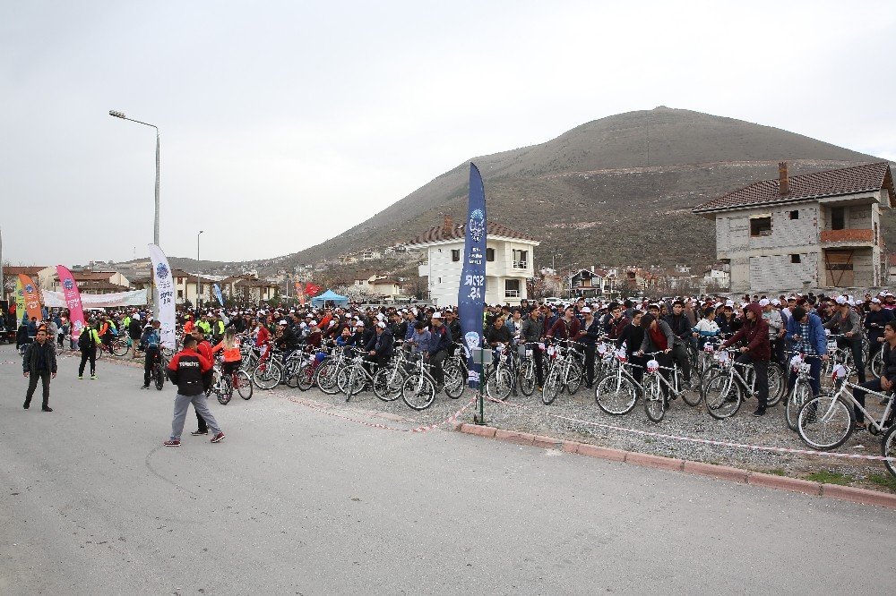 Yüzlerce bisikletli Çanakkale için pedal çevirdi