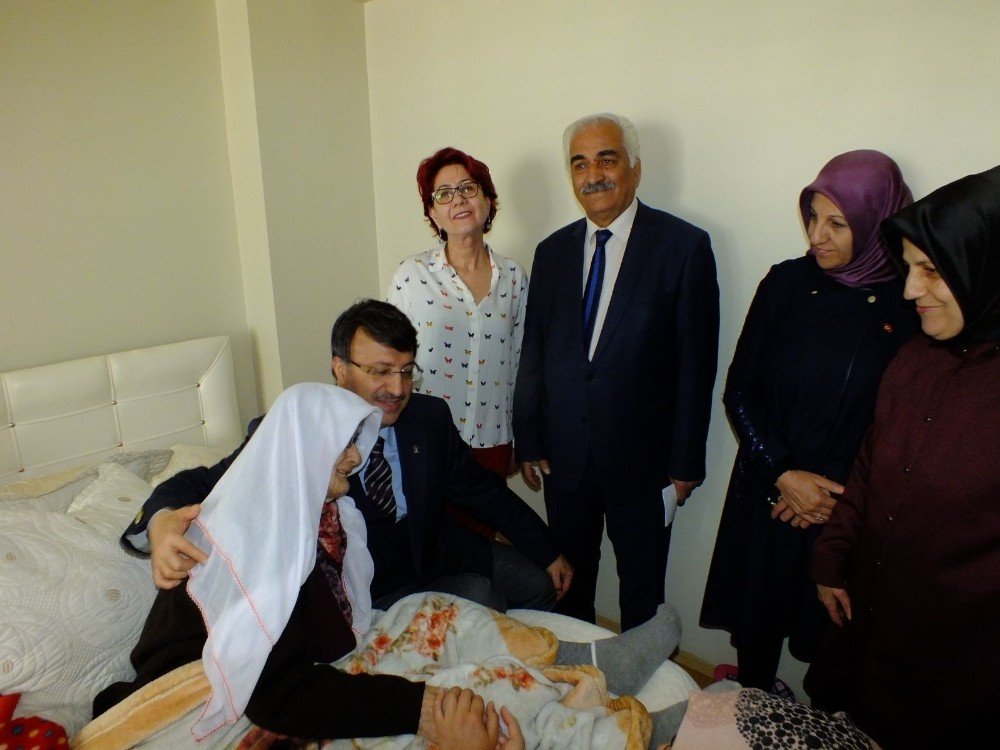 Başkan Türkmenoğlu’ndan yaşlılara ziyaret