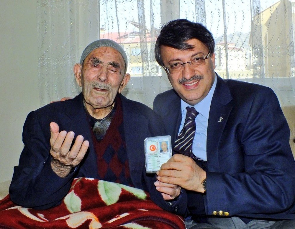Başkan Türkmenoğlu’ndan yaşlılara ziyaret