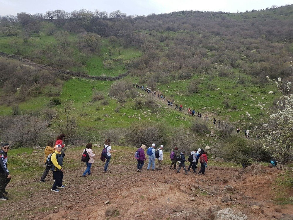 Manisalı gençler ‘Hayat doğada’ dedi Türkmen Şelalesine yürüdü