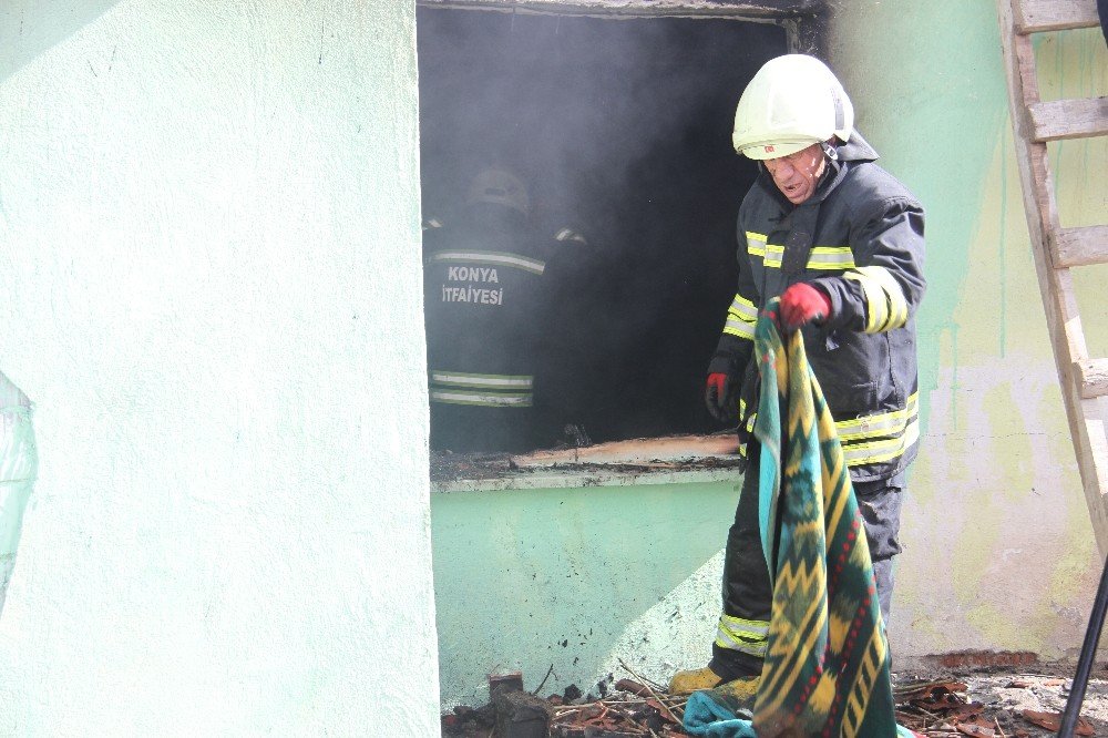 Konya’da müstakil evde yangın paniği