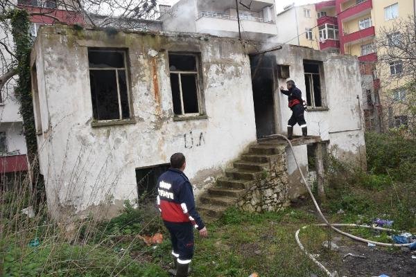 Sinop'ta metruk evde yangın
