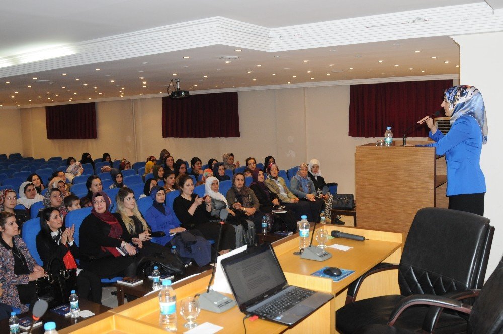 Şırnak Belediyesi “Aile Ve Çocuk İlişkisi” konulu konferans düzenledi