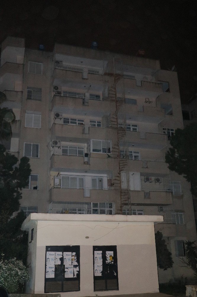 Müteahhitle anlaşamayan apartman sakinleri karot raporuyla karanlığa mahkum oldu