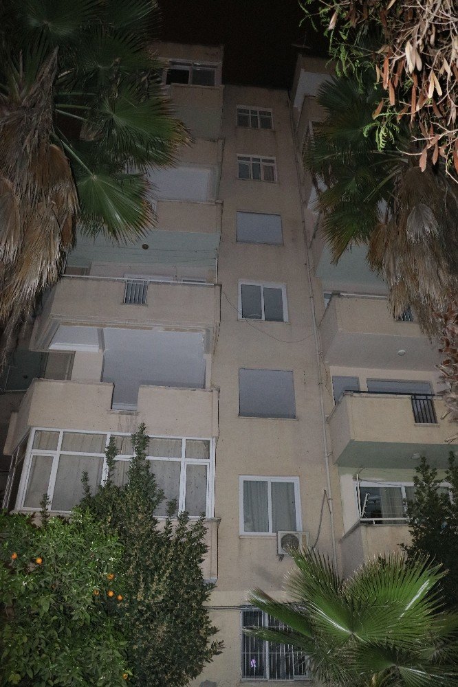 Müteahhitle anlaşamayan apartman sakinleri karot raporuyla karanlığa mahkum oldu