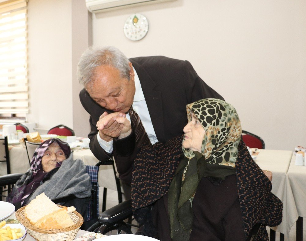 Başkan Semerci yaşlılarla bir araya geldi