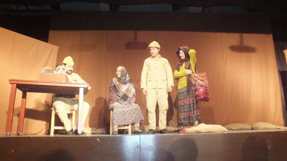 Malazgirt’te duygulandıran tiyatro gösterimi