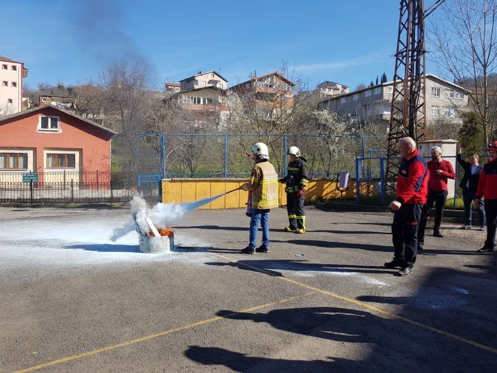 Kışla Mahmut Likoğlu Ortaokulunda yangın tatbikatı