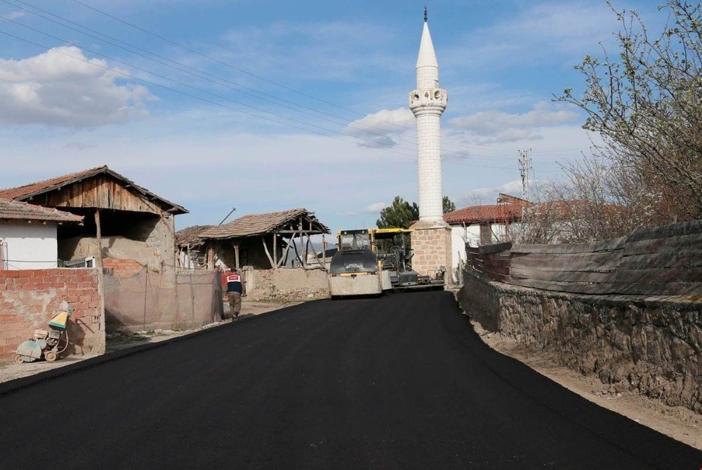 Köy yollarında hedef 200 kilometre sıcak asfalt