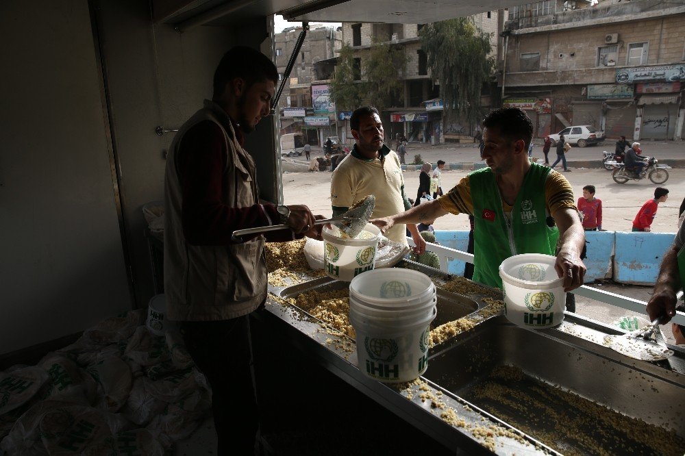 İHH İnsani Yardım Vakfı, Afrin’deki binlerce aileye yardımlarını sürdürüyor