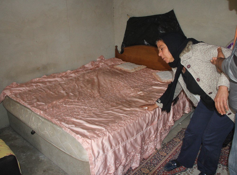 Baza altında kalarak ölen çocuğun annesi: "Yatak oğluma mezar oldu"