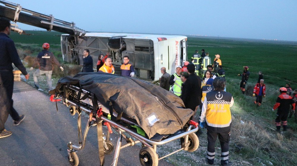 Otobüs şarampole devrildi: 4 ölü, çok sayıda yaralı